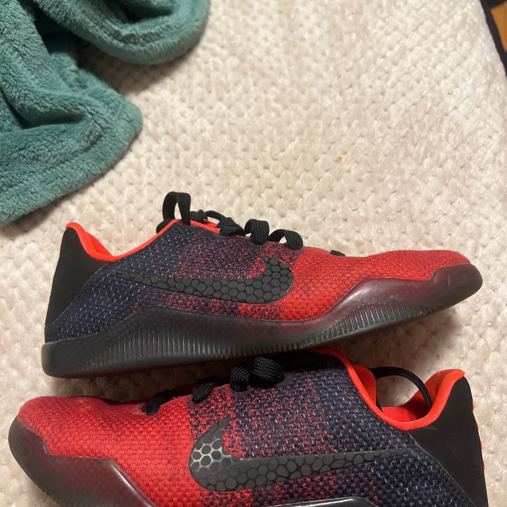 Achilles Heels Kibe basketball shoe